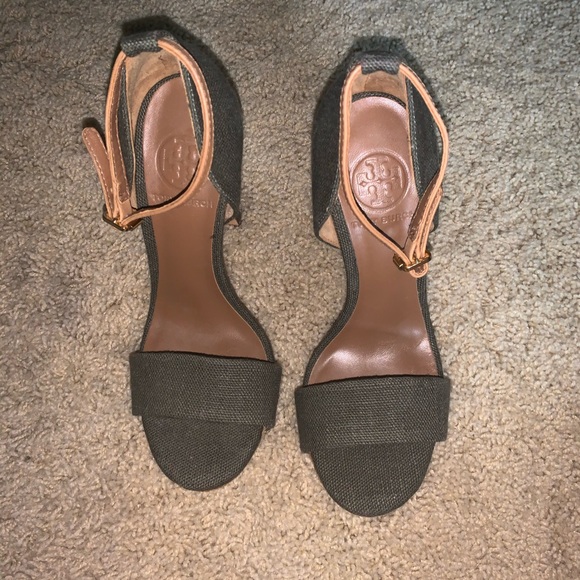 Tory Burch Green Amina Olive Canvas High Heel - Picture 2 of 11